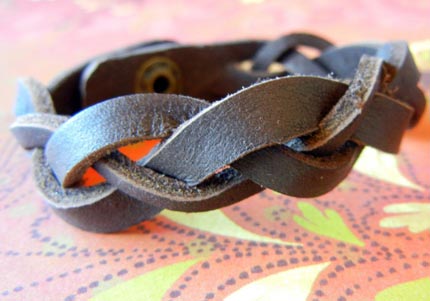 a tutorial on braiding a leather cuff.
